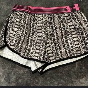 UNDER ARMOUR lined running shorts